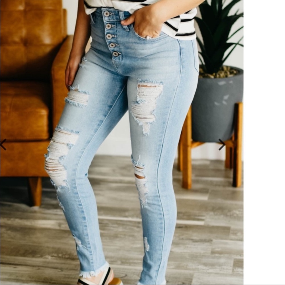 KanCan High Rise Distressed Button Fly Skinny 30.